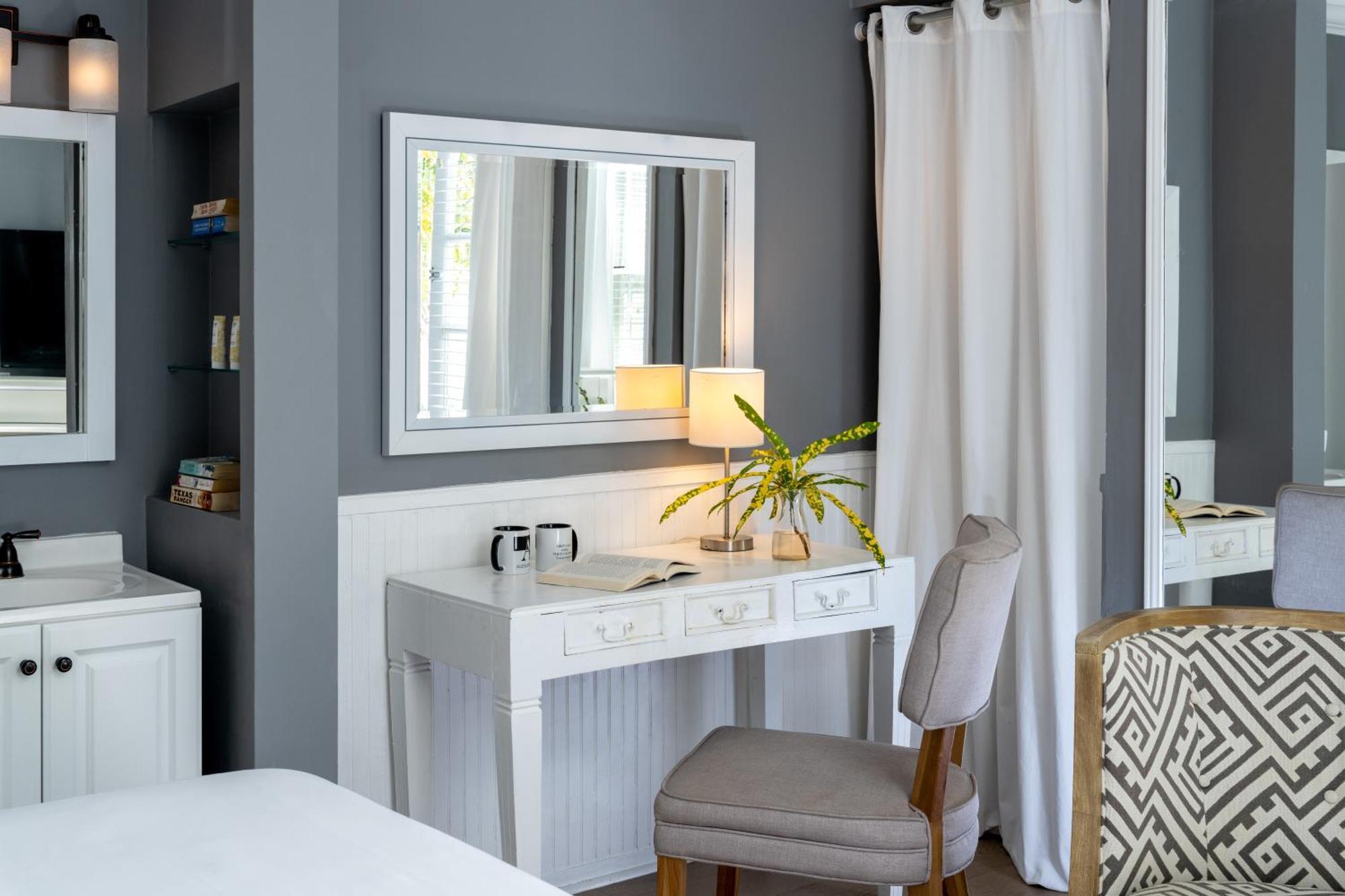Alexander'S Guesthouse-Adult Exclusive, Lgbtq Friendly Key West Room photo