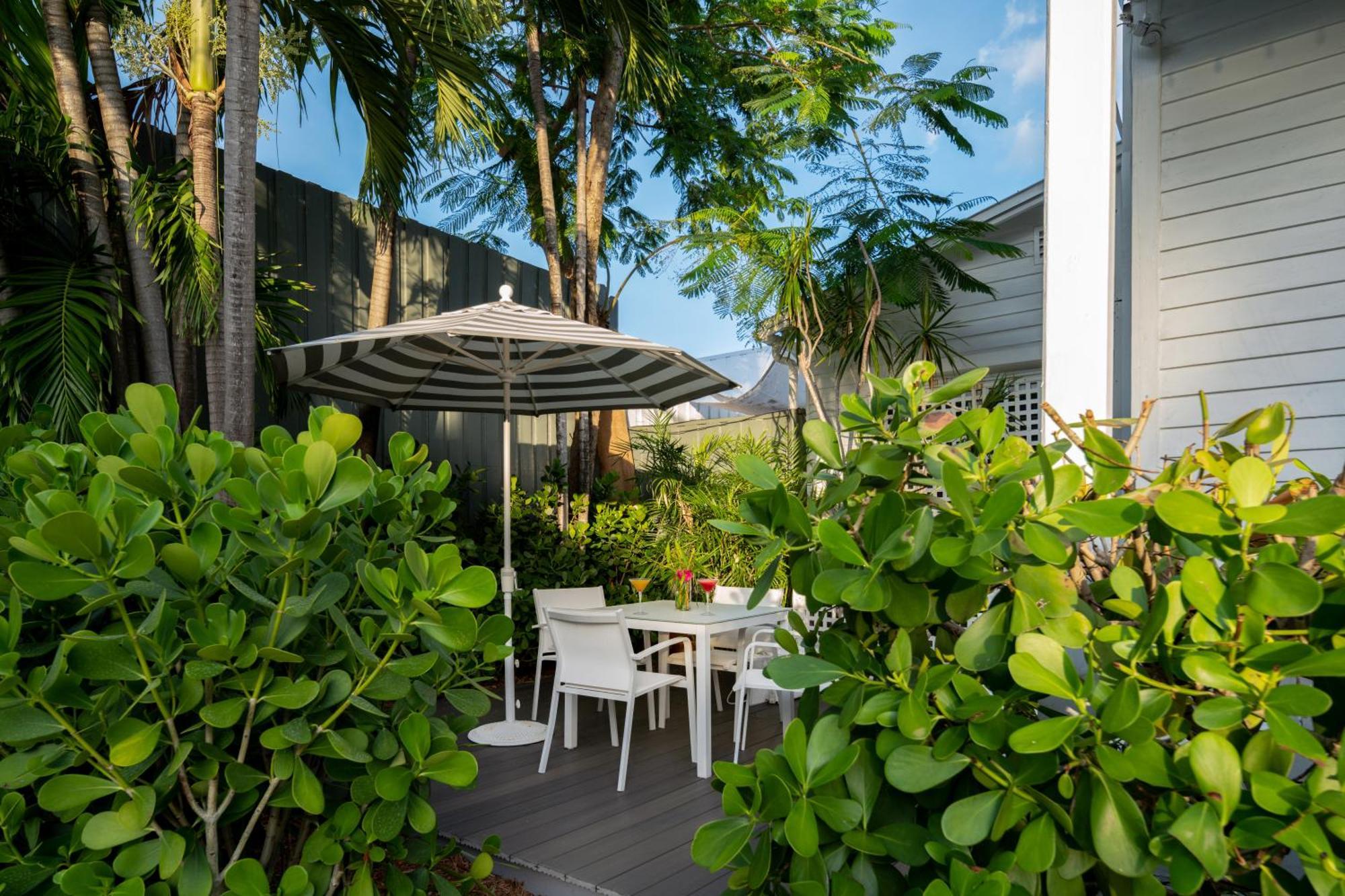 Alexander'S Guesthouse-Adult Exclusive, Lgbtq Friendly Key West Room photo